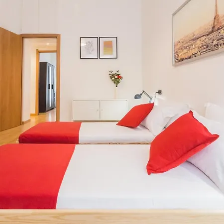 Sweet 2 Bedrooms In Center Apartment *