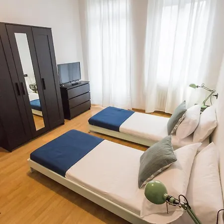 Sweet 2 Bedrooms In Center Apartment