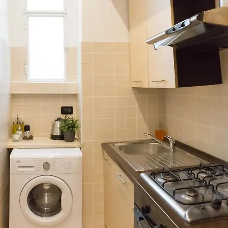 Sweet 2 Bedrooms In Center Apartment *
