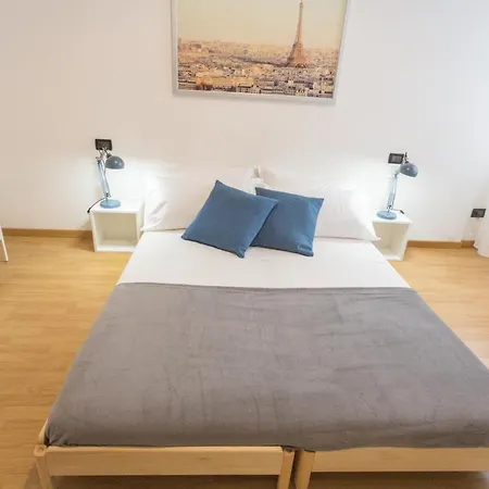 Sweet 2 Bedrooms In Center Apartment